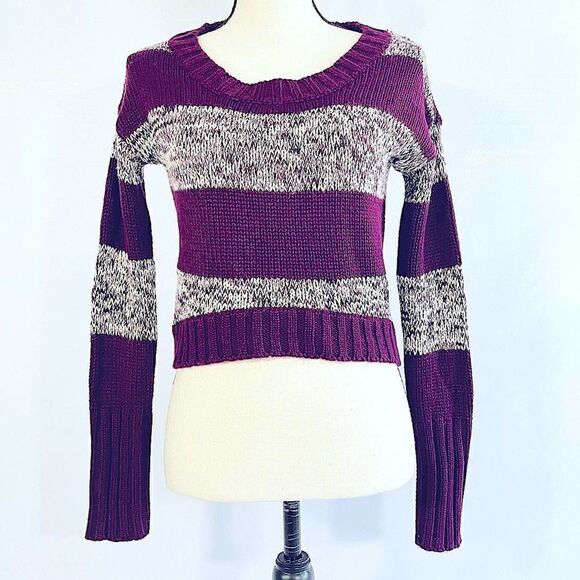 Take Out Cropped Knit Sweater - Picture 2 of 11